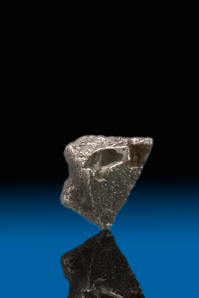 (image for) Sharp Triangular Natural Platinum Crystal - Siberia, Russia - Click Image to Close