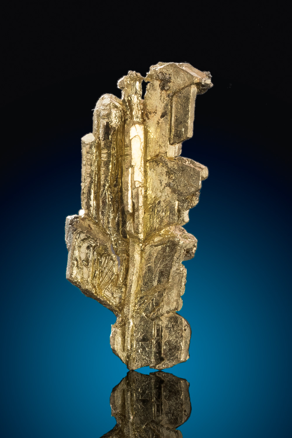 "Block" form beautiful electrum gold crystal - Round Mountain